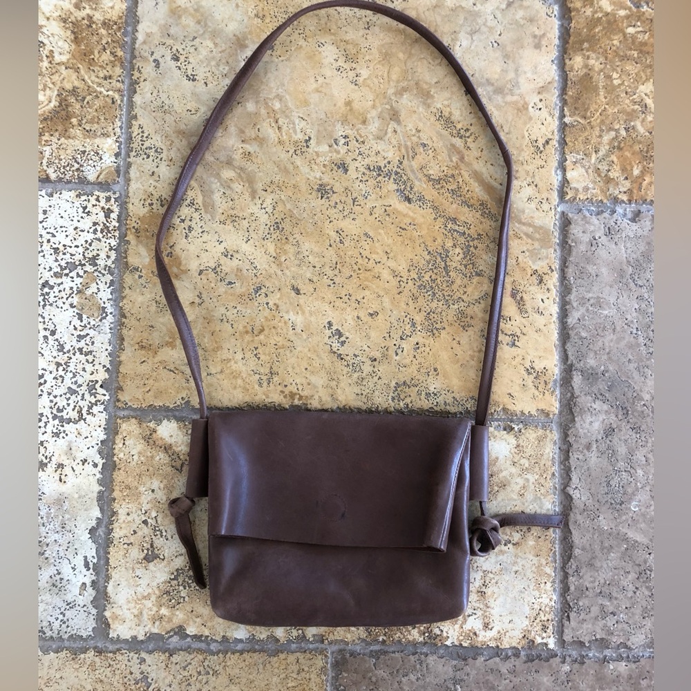 ABLE - LEATHER FOLD-OVER CROSSBODY BAG + COGNAC BROWN/ADJUSTABLE STRAP